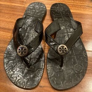 Tory Burch Black Patent Leather Thong Sandal Flip Flop Logo Size: 8M